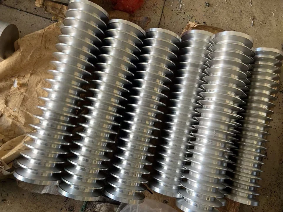 Threaded or ribbed cylindrical metal parts for rotational applications